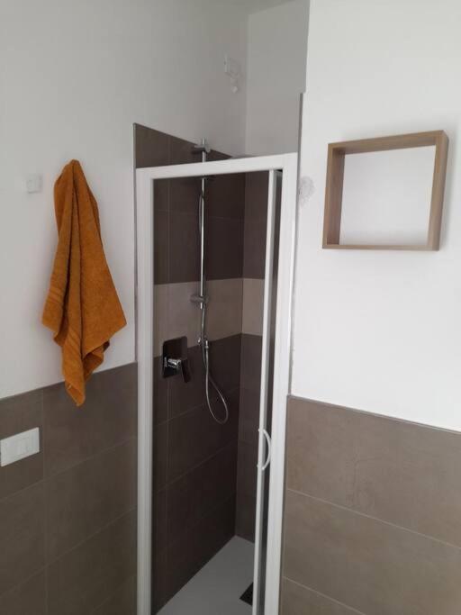 Casa Vacanza "Aurora" Costa Volpino Bagian luar foto